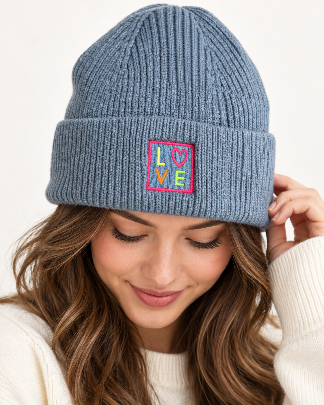 Damen Strickmütze mit LOVE-Patch – dick gefüttert mit Viskose – Dunkelblau, Hellblau, Sand