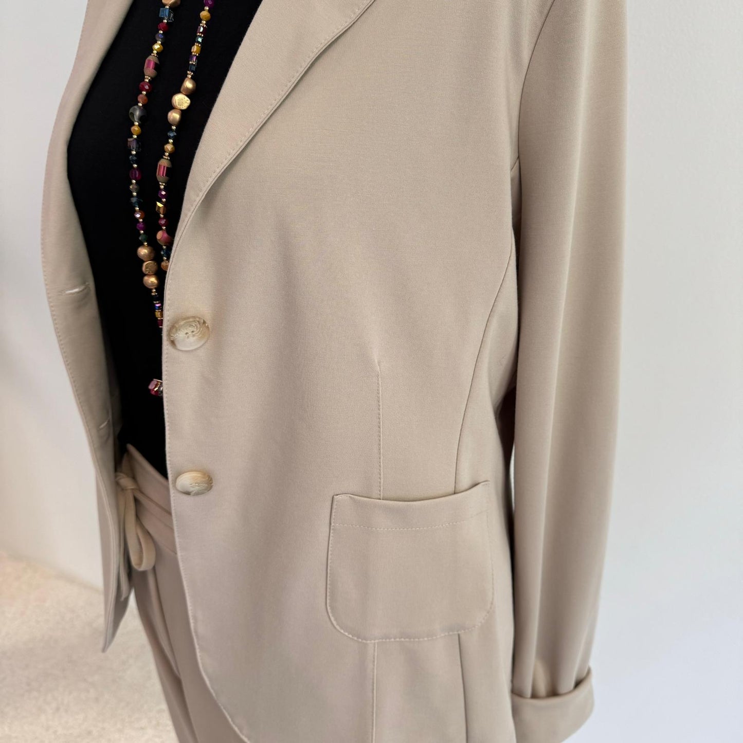 Esvivid - Eleganter Damenblazer in Beige