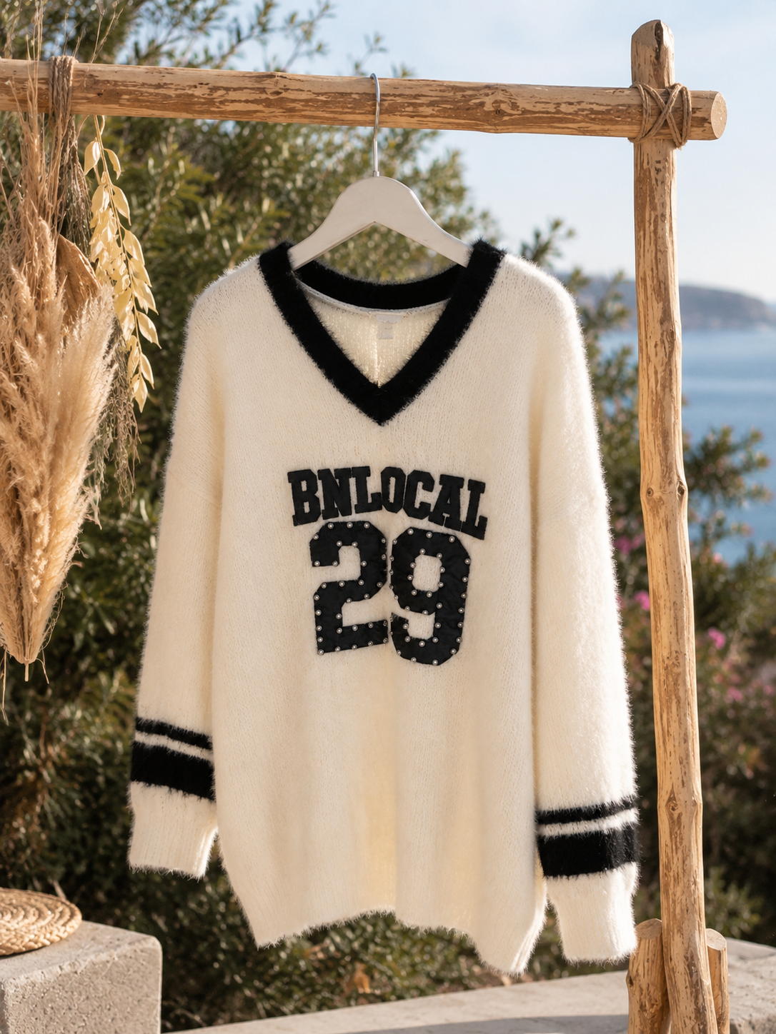 🤍 Varsity Glam 29 – Flauschiger Statement-Pullover 38-42+
