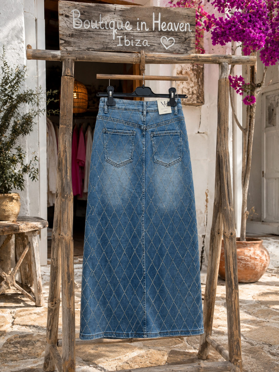 Comfortable white denim skirt