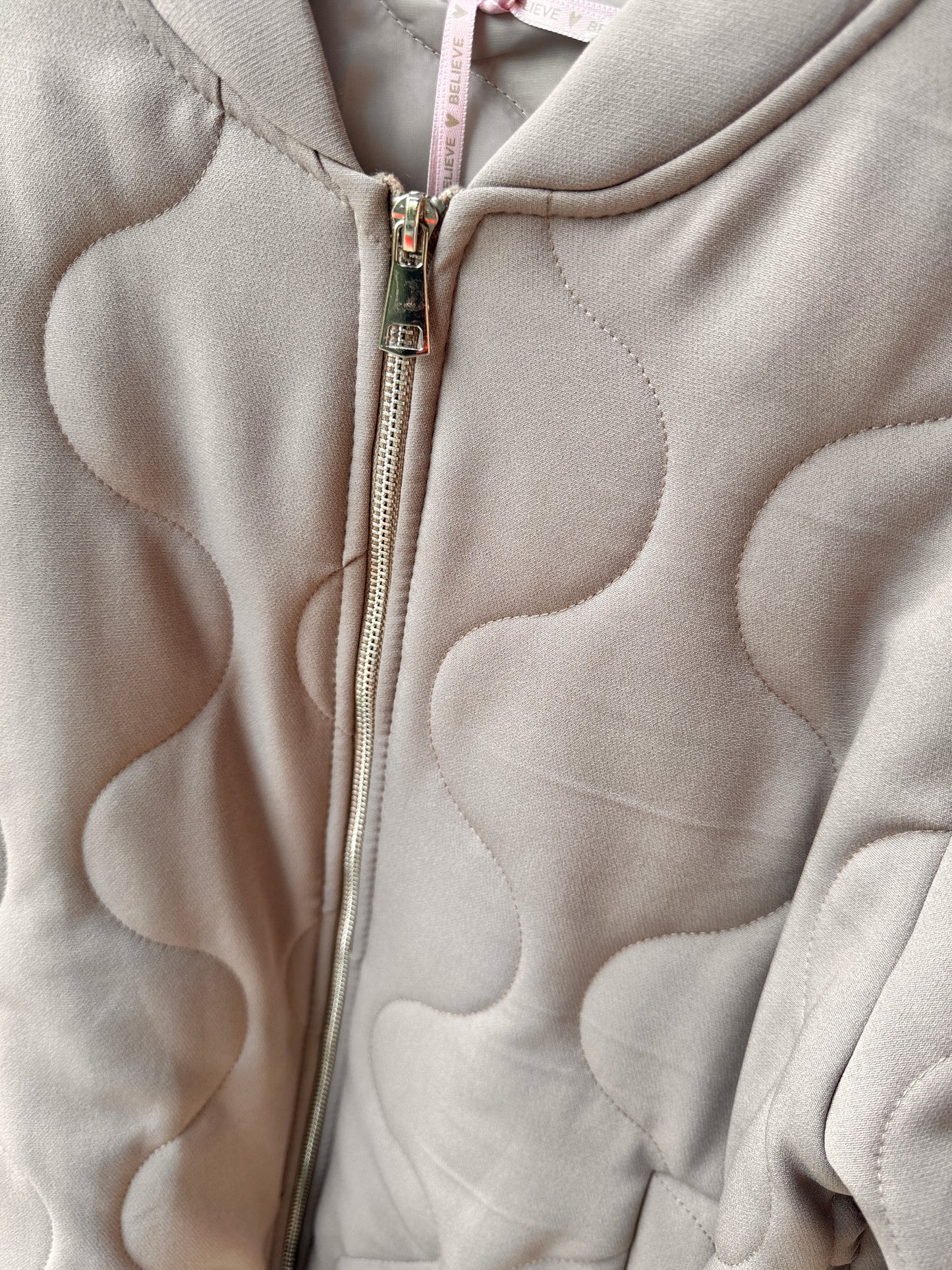 Steppjacke Taupe Beige – leichte Bomberjacke aus Viskose | Übergangsjacke Damen 36–40