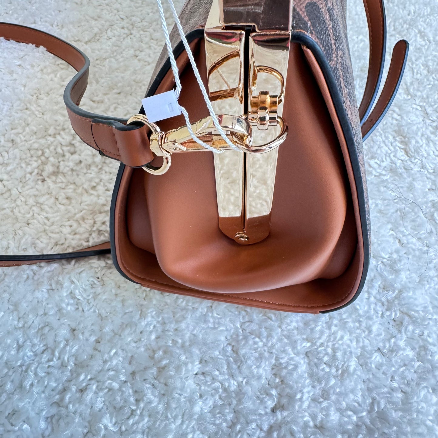 Stilvolle Handtasche mit Seidentuchgriff in Beige und Braun