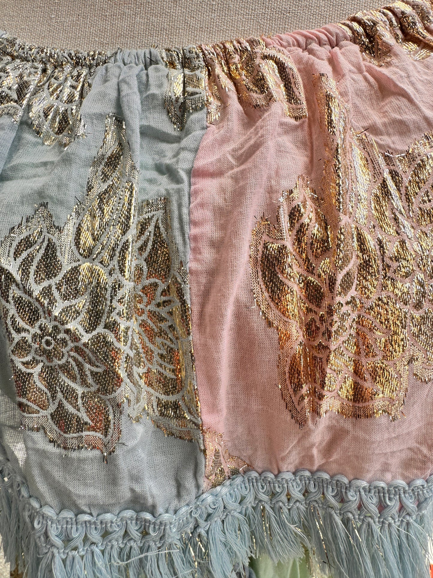 Boho Maxikleid Damen (38–42) – Schulterfrei tragbar, Pastell Hellblau Rosa Gold | Sommerkleid aus Viskose, luftig & elegant