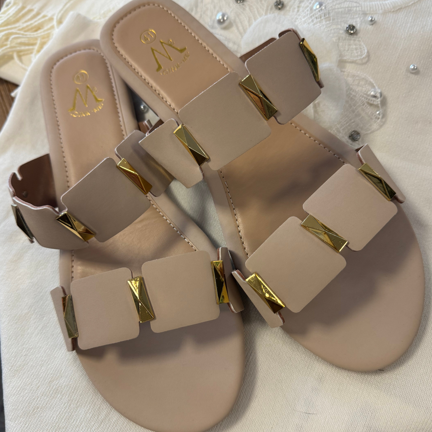 Schuhe Sommertrend in Nude Gold