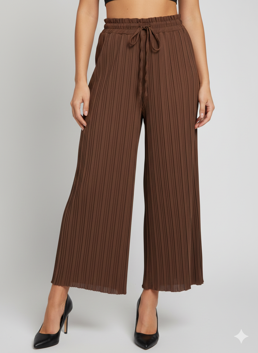 Damesbroek met plooien, zacht en soepel vallend.