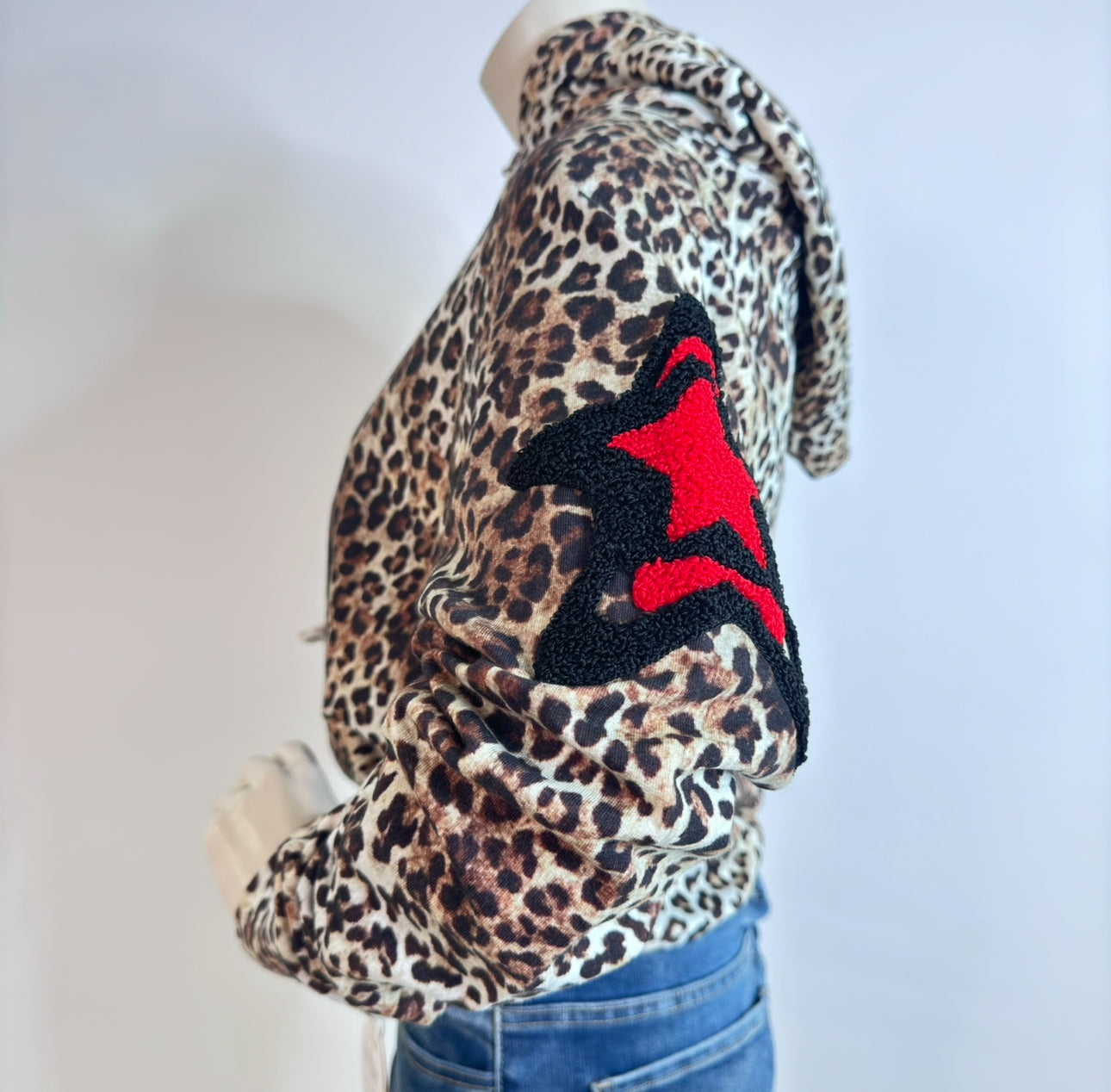 Yippie Hippie "I Am Who I Am" Leoparddruck-Sweatshirt
