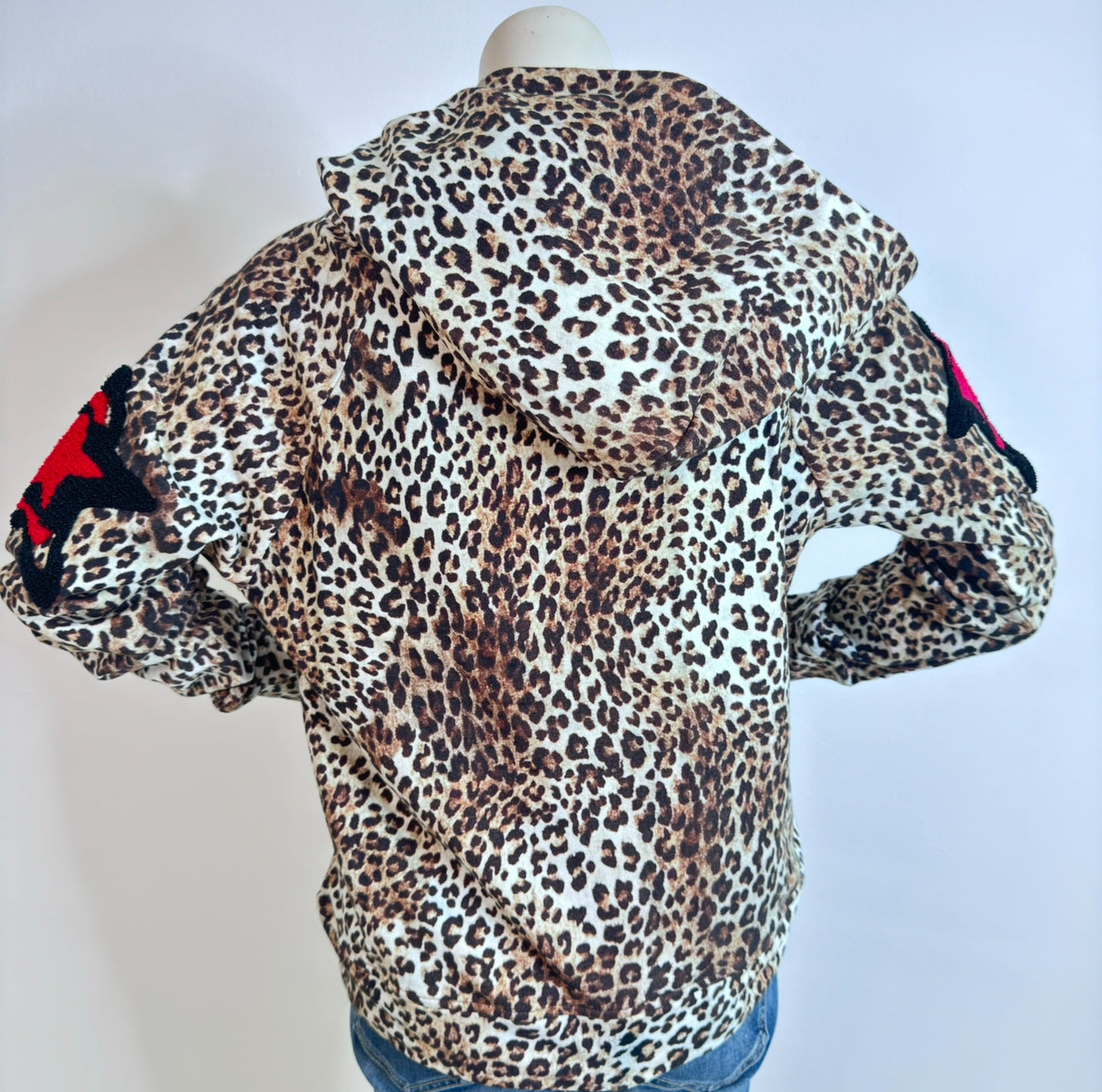 Yippie Hippie "I Am Who I Am" Leoparddruck-Sweatshirt