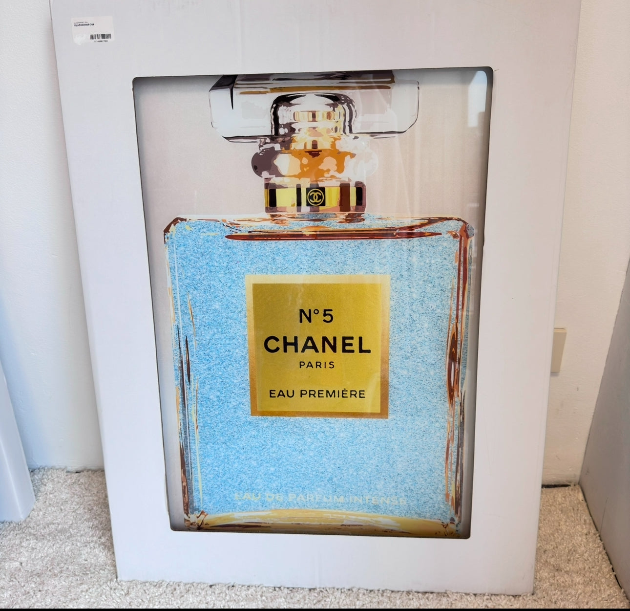 Chanel No. 5 Parfum Kunstdruck im Glasrahmen – "Eau Première"