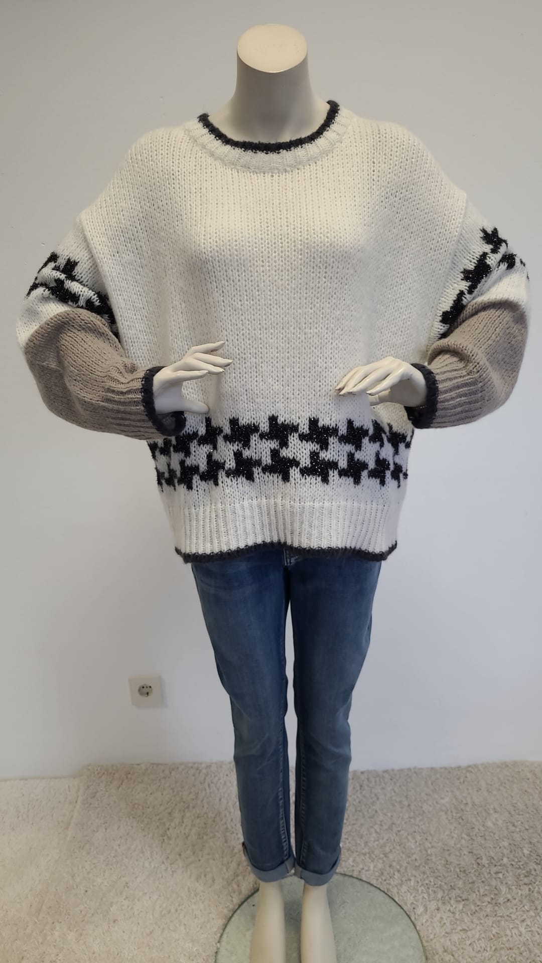 Yippie Hippie Pullover