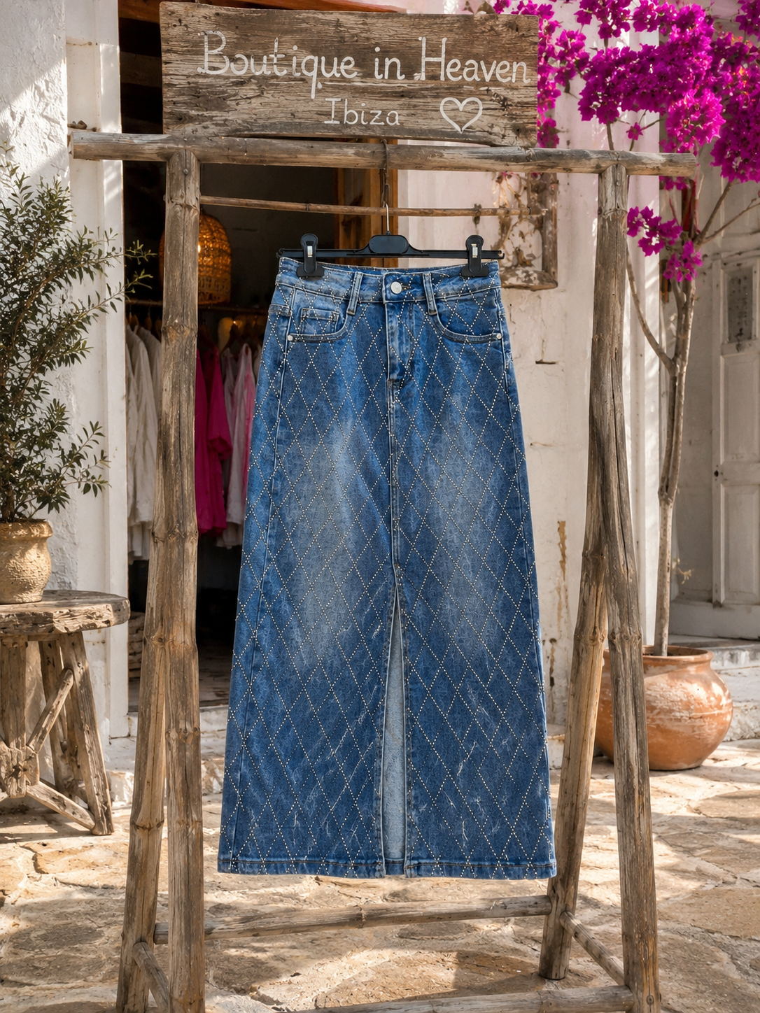 Comfortable white denim skirt 