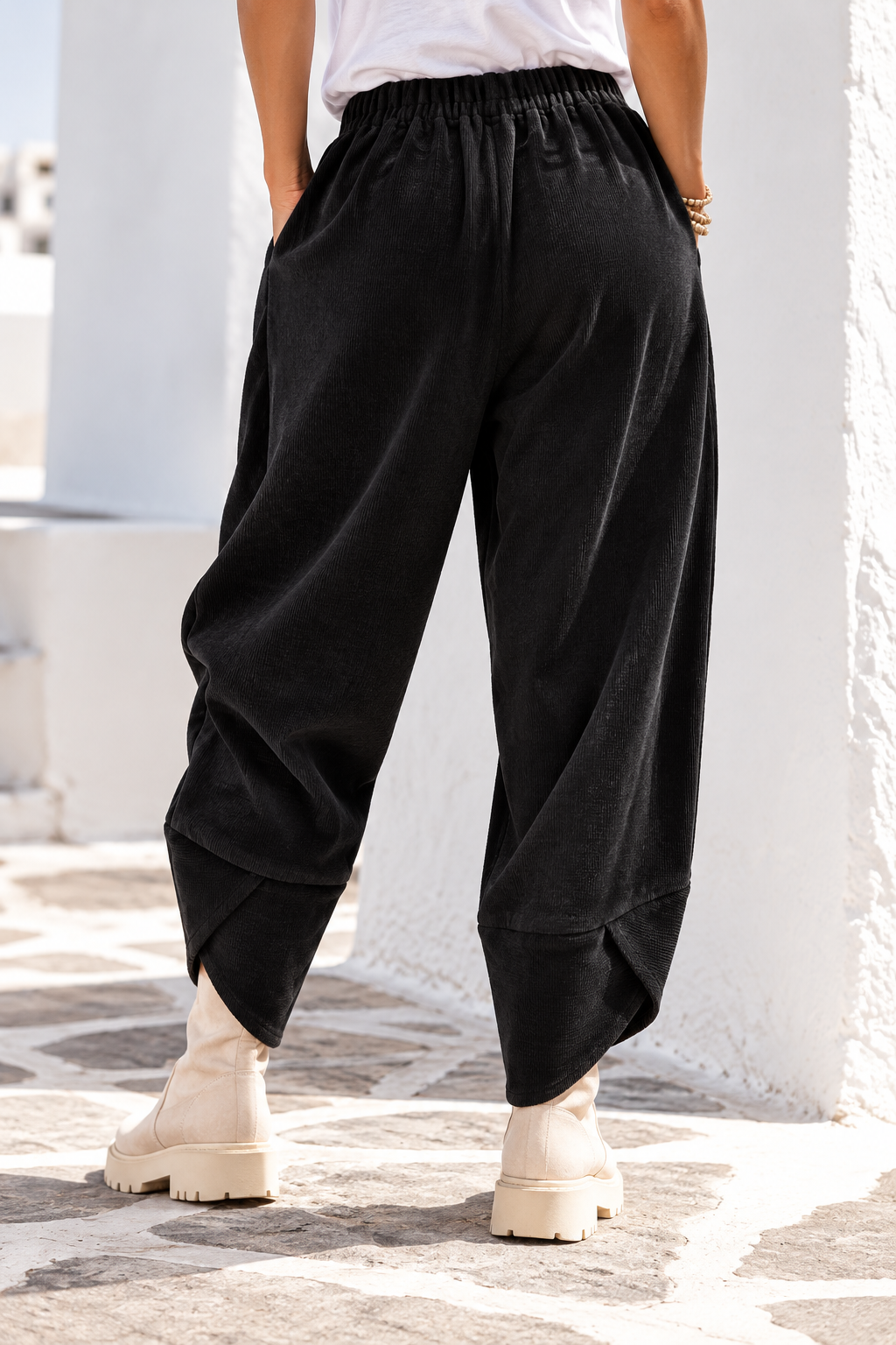 Damen Cordoptik Hose mit Gummibund, Seitentaschen und schrägem Beinabschluss – Einheitsgröße 38–44 – Beige, Schwarz, Goldbraun, Dunkelbraun