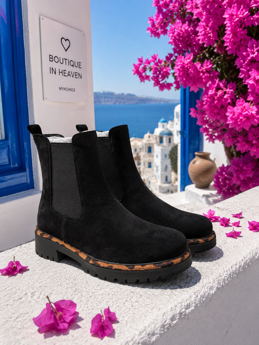 Schwarze Chelsea Boots in Wildlederoptik mit Leo-Detail
