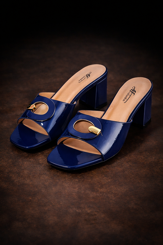 Damessandalen in blauw met hak en gouden details – elegante zomerschoenen