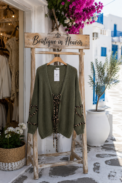 Mohair Cardigan Oliv mit Leo-Herzen – Strickjacke zum Binden | 42–44+