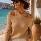 Schulterfreier Strickpullover Camel – Off-Shoulder mit X-Ausschnitt | Ibiza Style