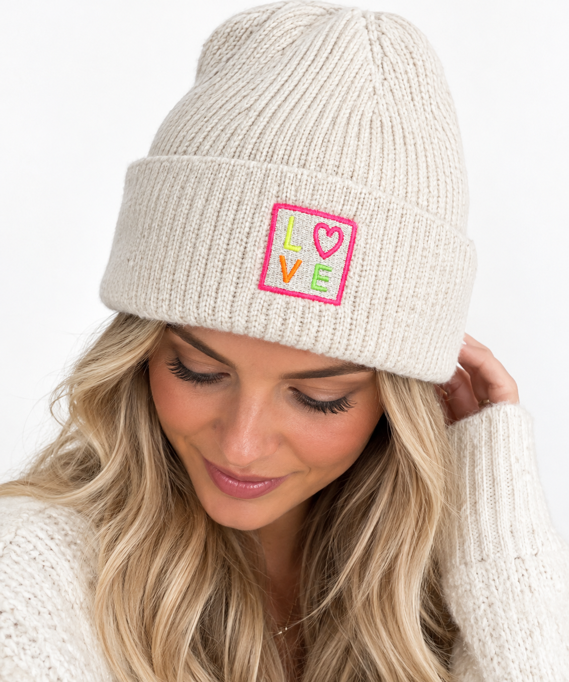 Damen Strickmütze mit LOVE-Patch – dick gefüttert mit Viskose – Dunkelblau, Hellblau, Sand