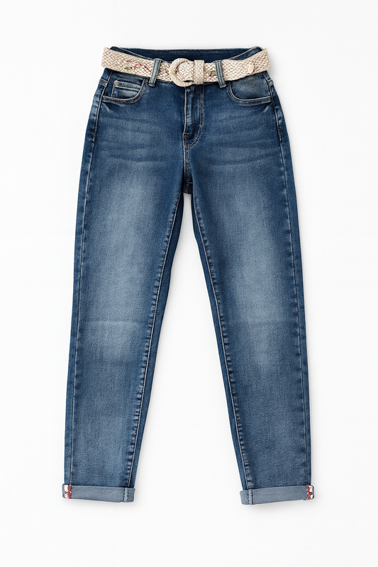 Jeans mit Stickgürtel