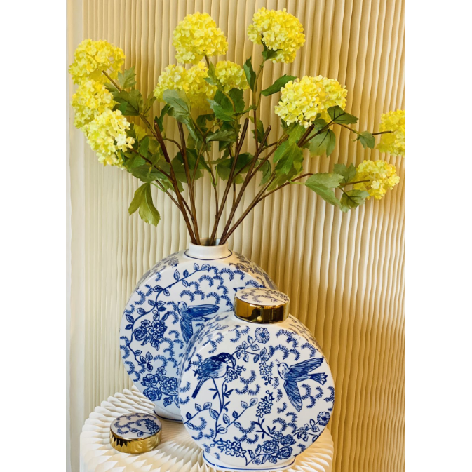 Kleine Blumenvase aus blauem und weißem Porzellan (für Kitchee Home)