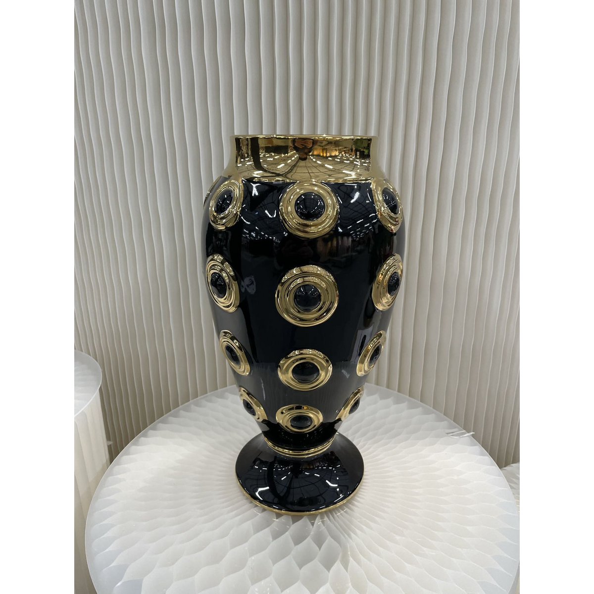 Goldene große Vase mit 4 Kreisen, H46 cm (CV11619-17zwart schwarz)