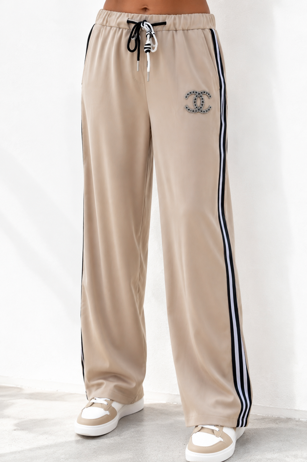 Damen Jogpant Beige mit Schwarz/Weißem Seitenstreifen & Strass | Stretch Hose 38-42