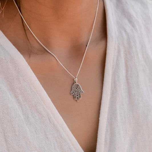 Zierliche Halskette mit Bali-Stil Anhänger – silberne 40 cm Kette aus 925 Silber – KRAJAN silber
