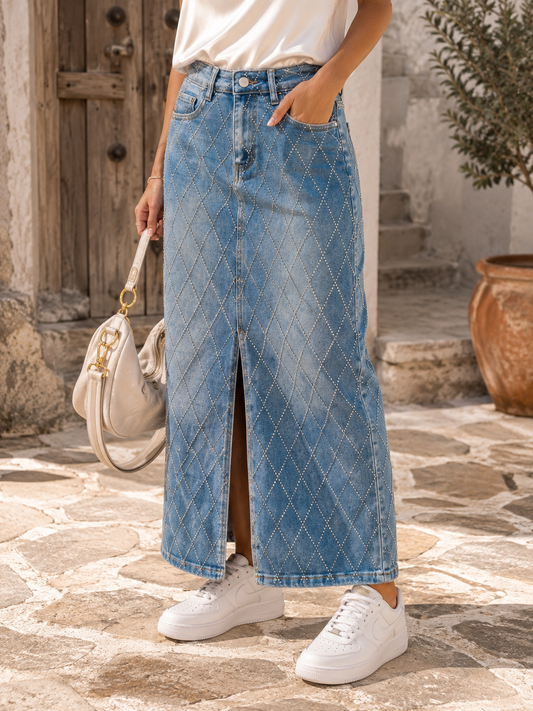 Comfortable white denim skirt 