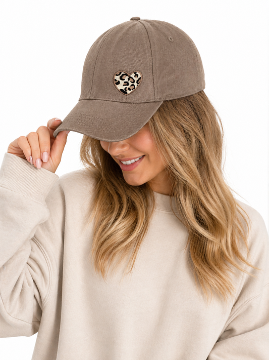 Beige Cap mit Leo-Herz – stylische Damen Basecap mit Klettverschluss | Boutique in Heaven