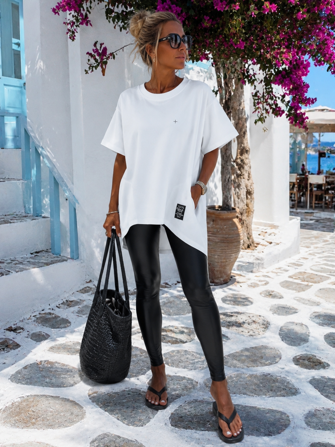 Pants in black floral print
