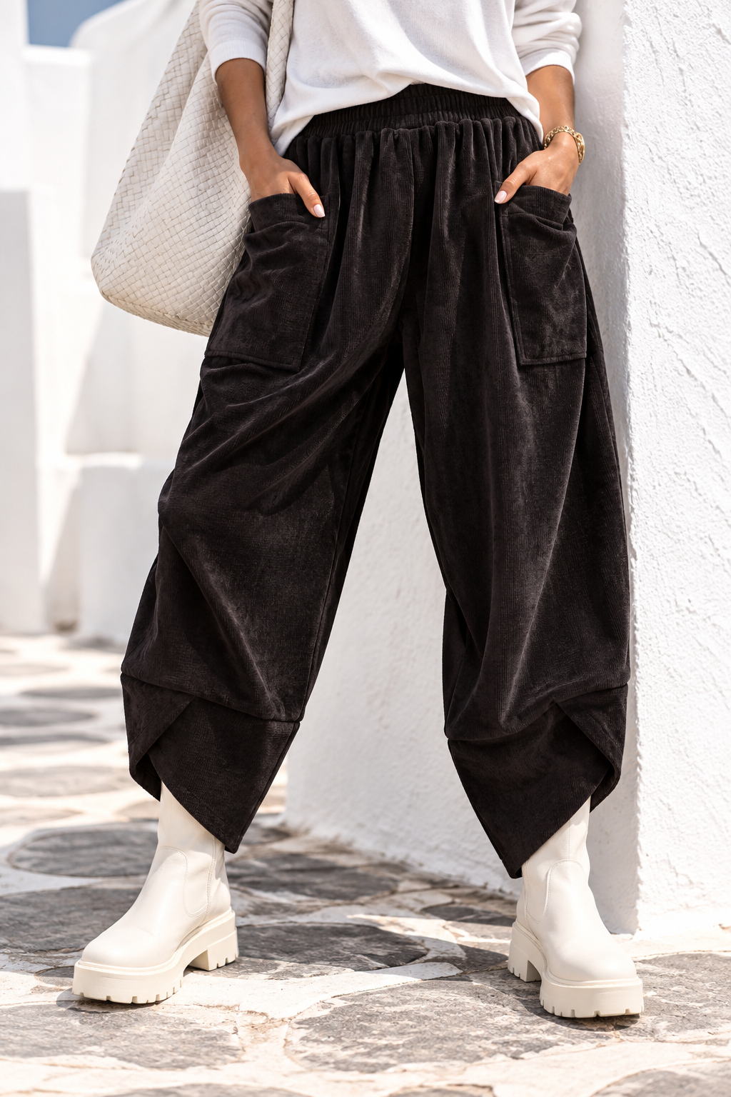 Damen Cordoptik Hose mit Gummibund, Seitentaschen und schrägem Beinabschluss – Einheitsgröße 38–44 – Beige, Schwarz, Goldbraun, Dunkelbraun