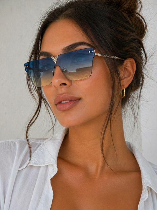 Damen Statement Sonnenbrille – Blaue Verlaufsgläser mit Gold-Detail | Trendige Designer Fashion Brille