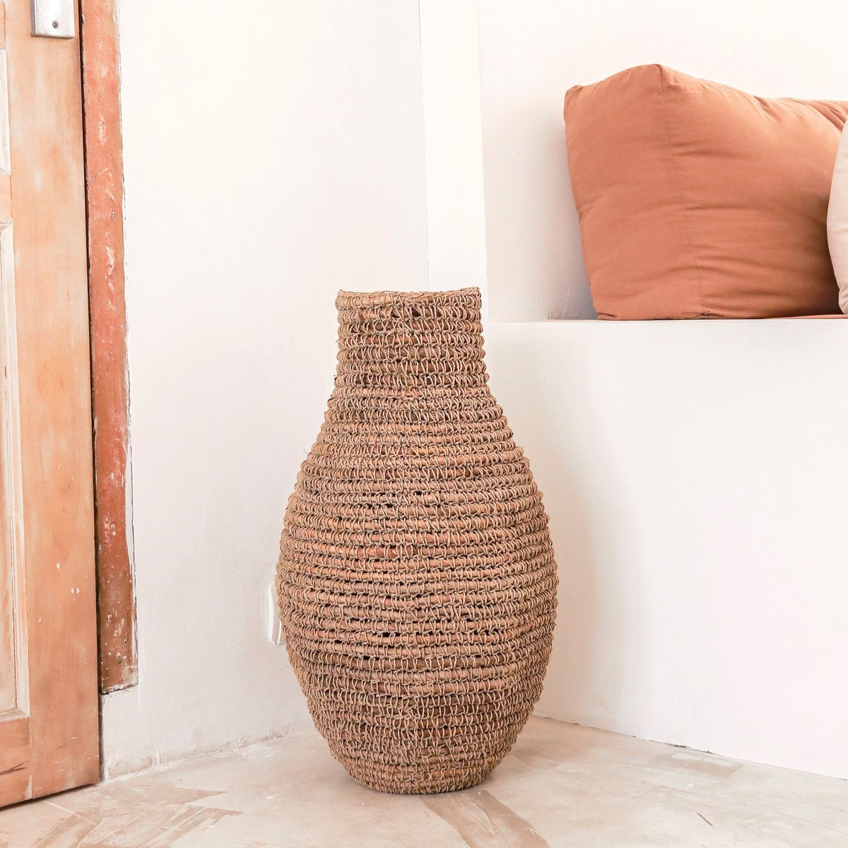 Gewebte Boho-Vase SAKRA aus Bananenfaser und Bast