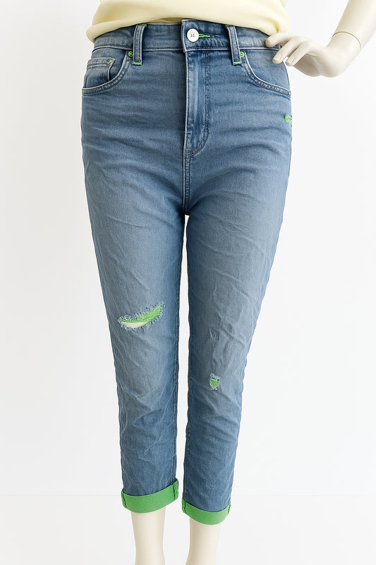 Blaue Jeans mit Grünen Akzenten