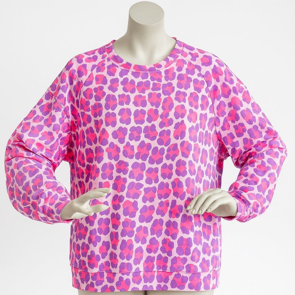 Sweater in kräftigem Pink und kontrastreichen Leoparden-Flecken