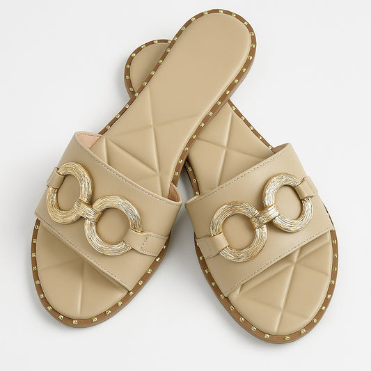 "Golden Chain Elegance" – Sandalen in Creme mit goldenen Akzenten