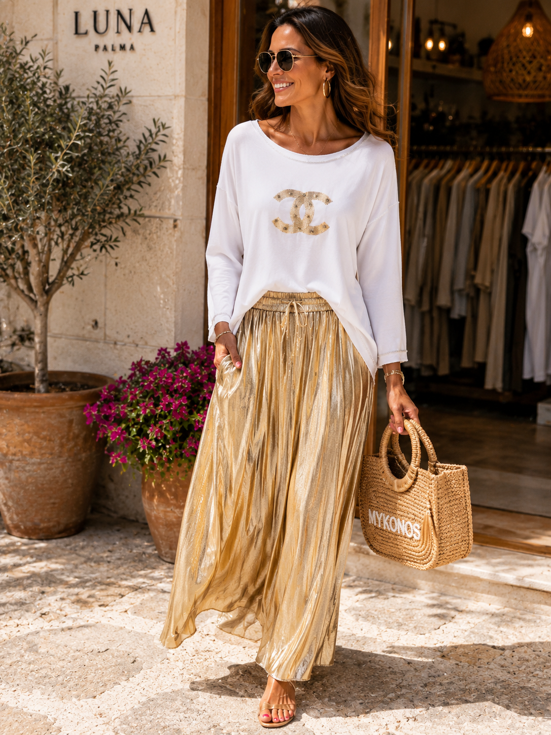 Golden Glam Sweatshirt - Black & White | Viscose Luxury with Gold Statement ✨🤍