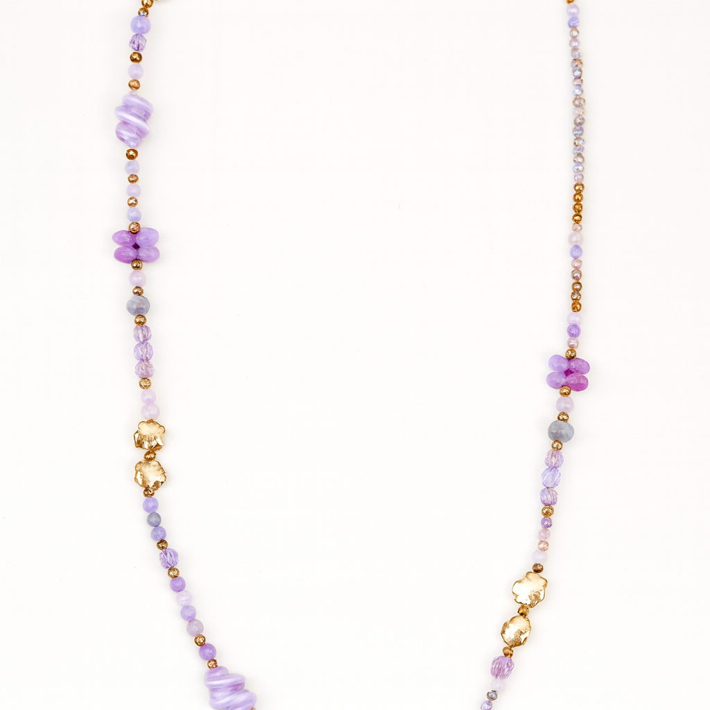Fliedertraum Halskette – Eleganz in zarten Lilatönen