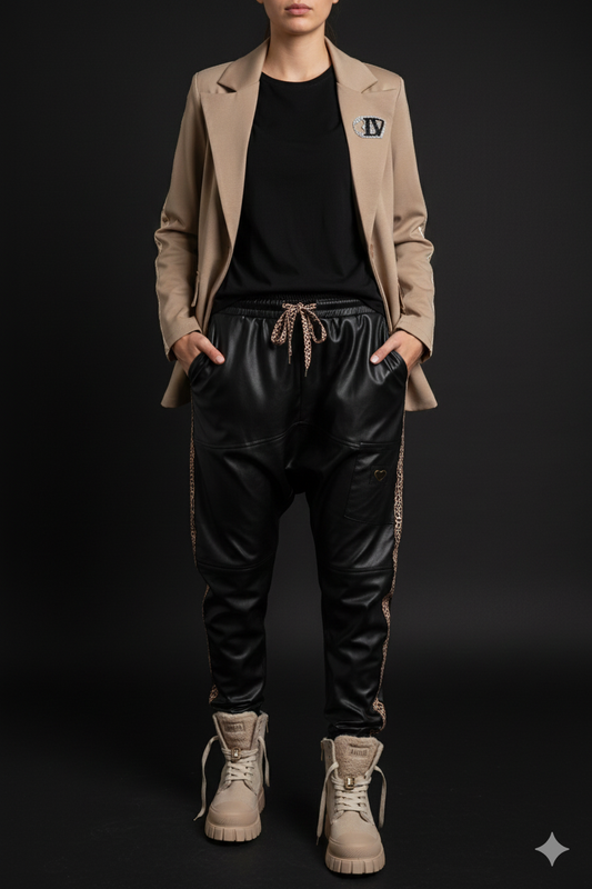 Opvallende blazer met details op de mouwen.