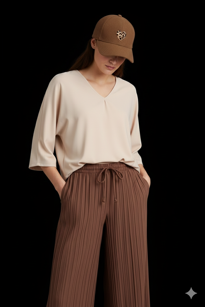 Damesbroek met plooien, zacht en soepel vallend.