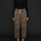Damenstoffhose mit grünem Streifen weich fallend Leopardenoptik