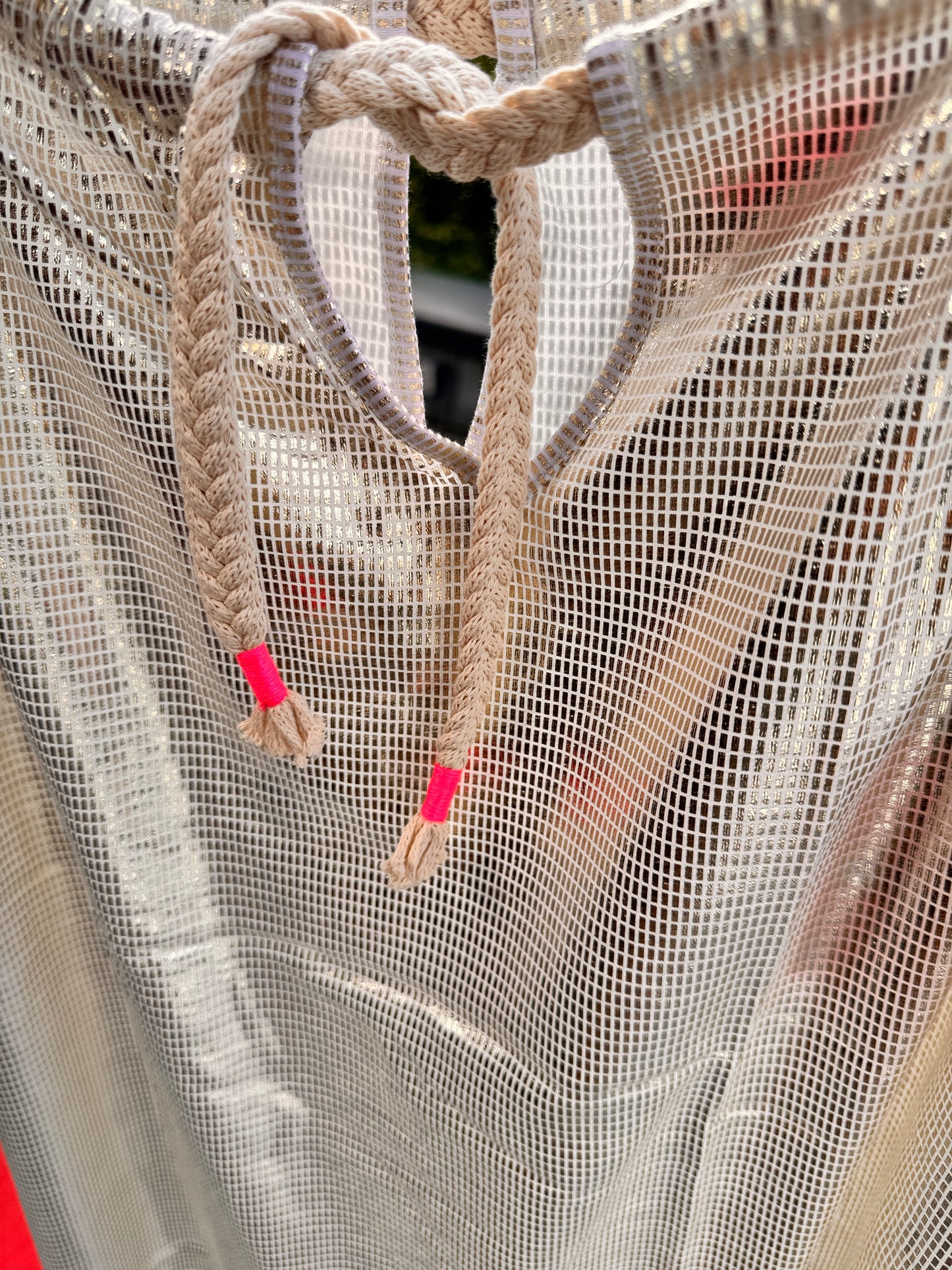 Yippie Hippie Kleid Silver Ibiza – Metallic Sommerkleid mit Kordelzug 💕
