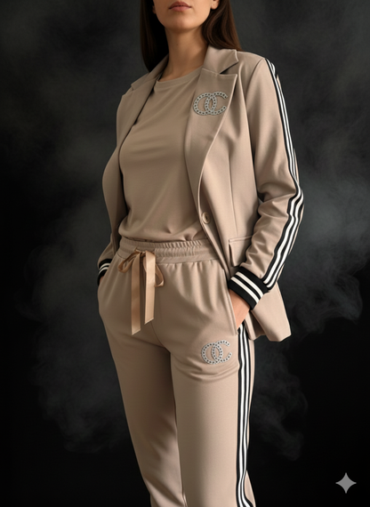 Dames tweedelig set bestaande uit blazer en broek, maten 38-42