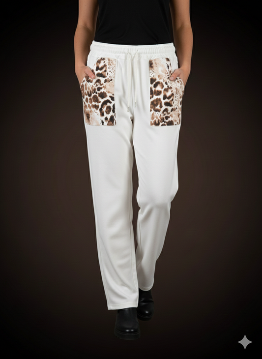 Damenhose mit Leo-Taschen – Weiß, bequem & modern