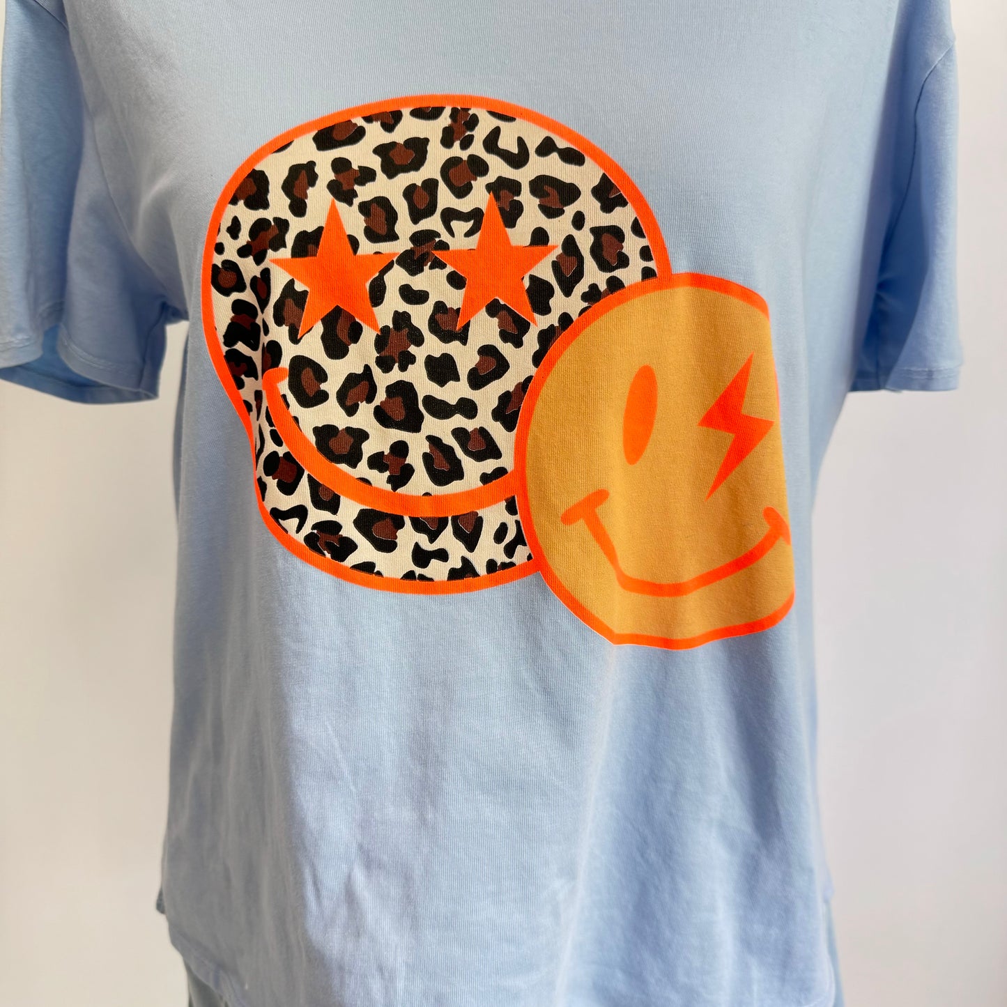 T-Shirt mit Smiley-Print in verschiedenen Farben – Onesize 38-42 für ein fröhliches Sommershirt