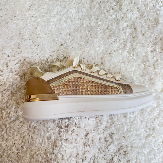 Designer-Sneaker in Weiß / Gold