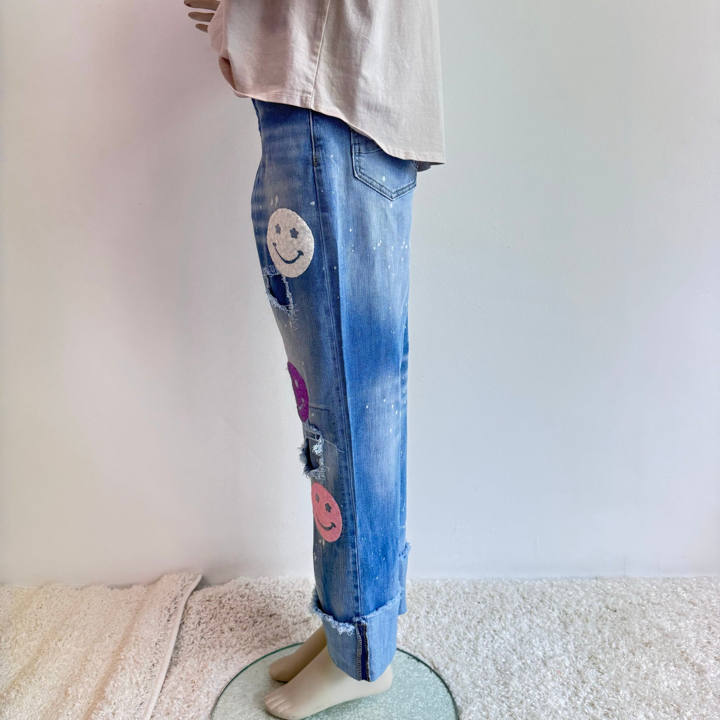 Damen-Jeans mit fröhlichen Smiley-Applikationen