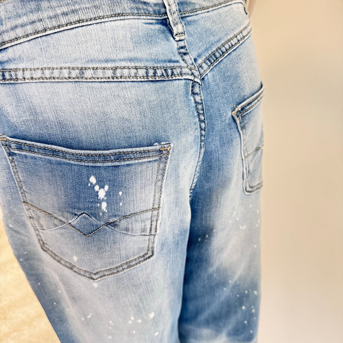 Damen-Jeans mit fröhlichen Smiley-Applikationen