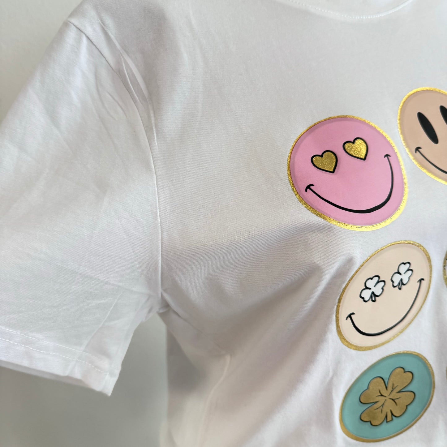 Damen-T-Shirt mit fröhlichen Smiley-Applikationen