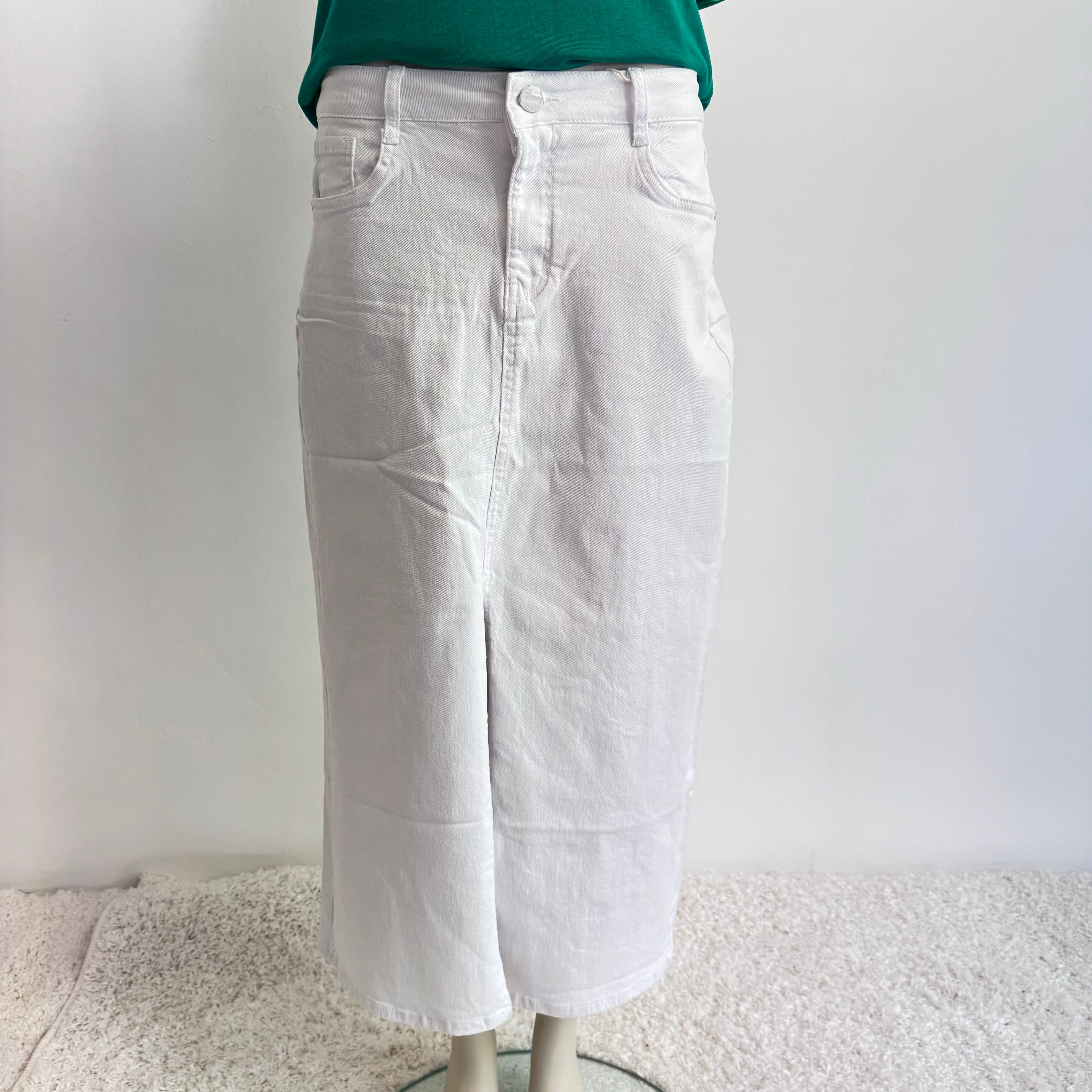 Bequemer weisser Jeansrock