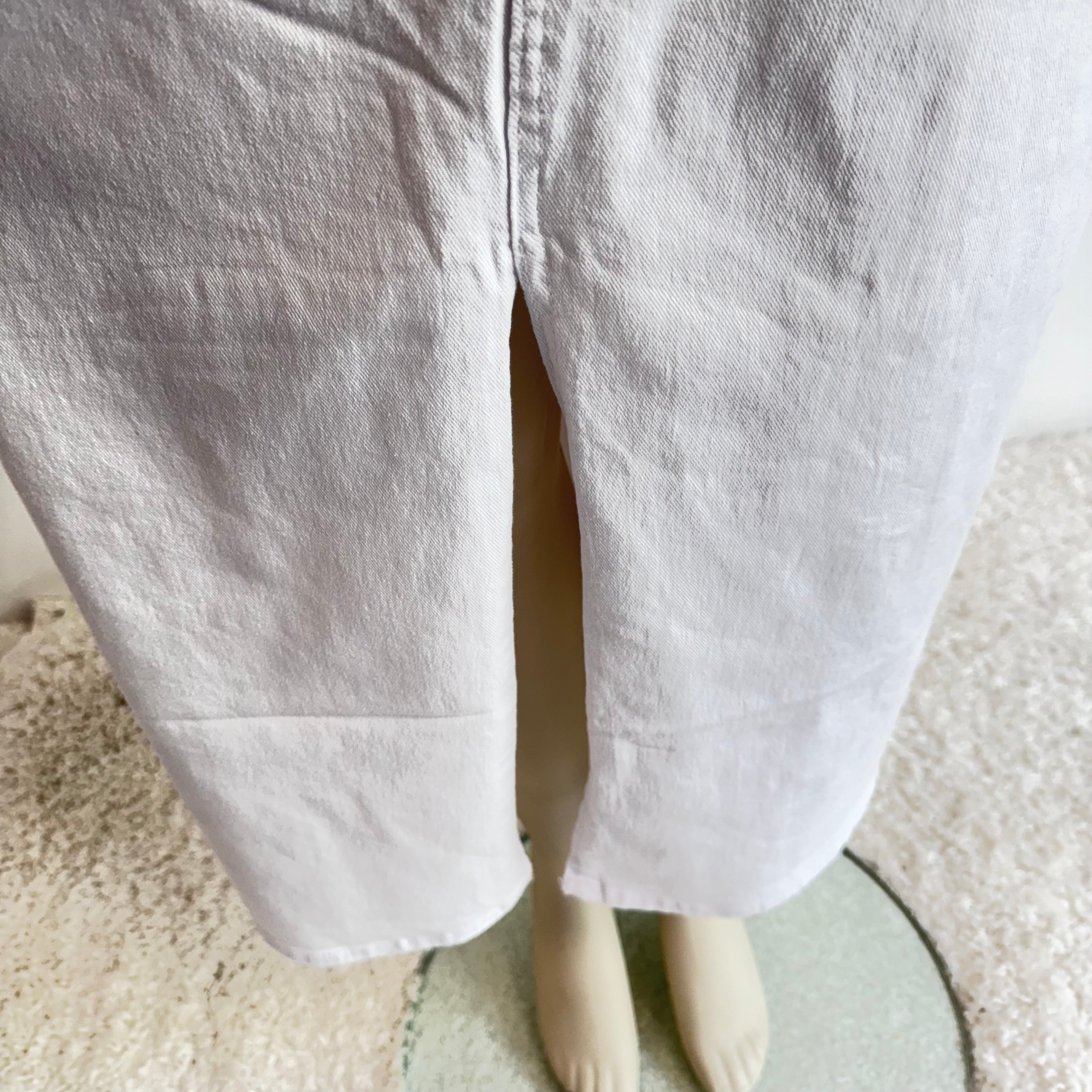 Bequemer weisser Jeansrock