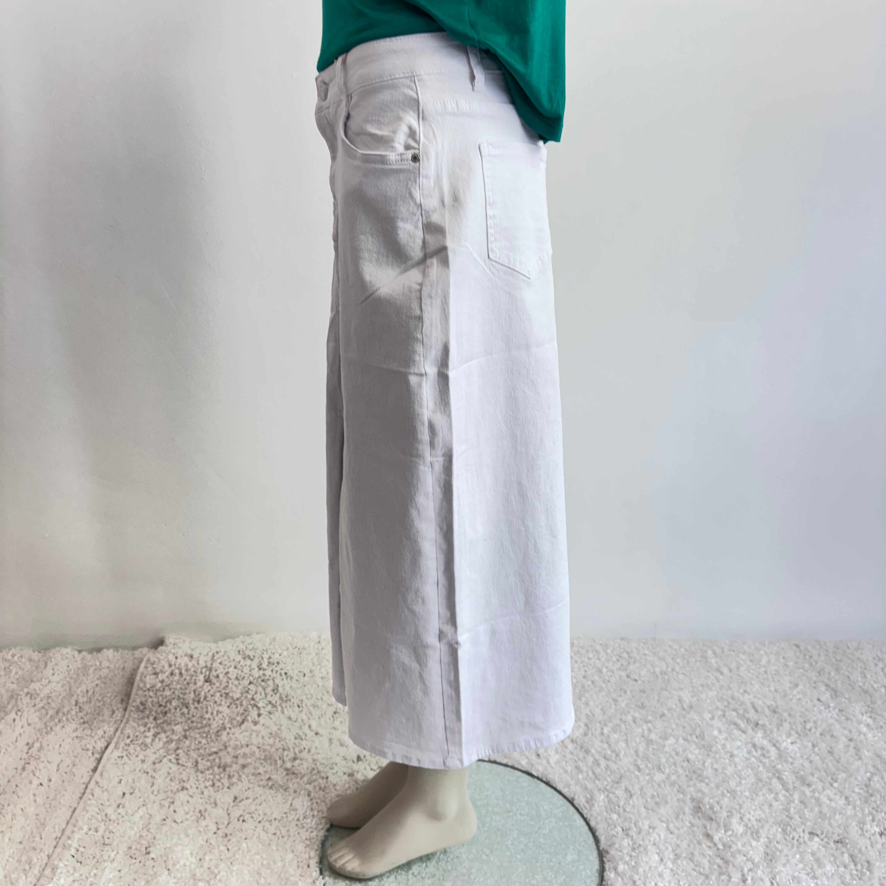Bequemer weisser Jeansrock
